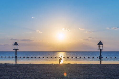 南京附近惊现双色海，一半碧海蓝天，一半黄沙浊浪，浪漫到心醉