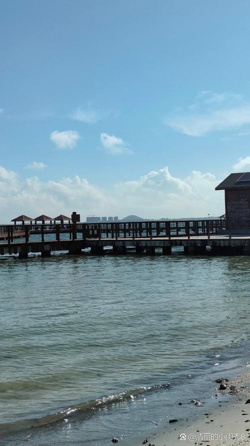 这里有碧海蓝天,椰林沙滩.可以潜水,可以冲浪,海鲜肥美,水果好吃